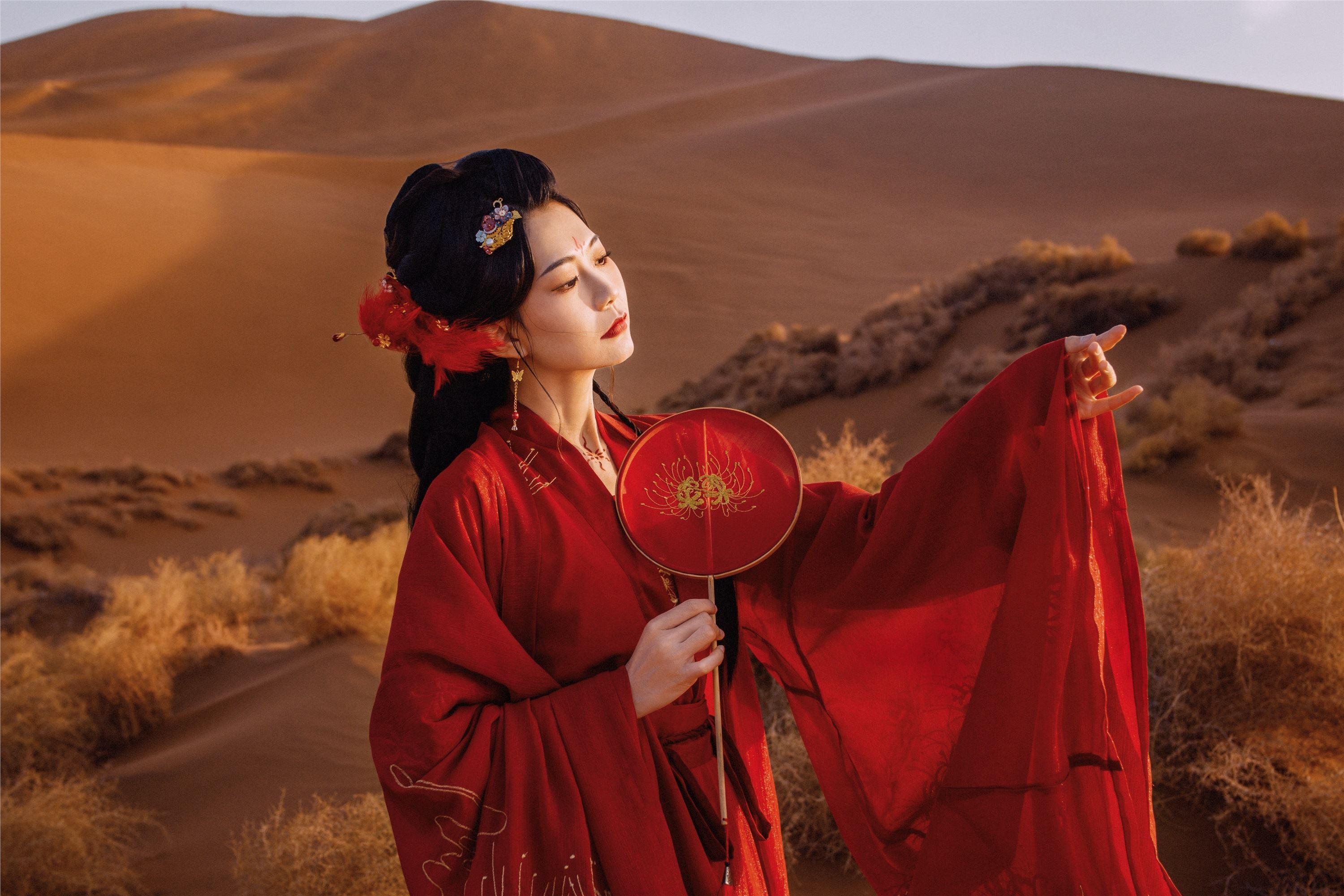 YITUYU艺图语 2021.09.08 漠上行 兔小白